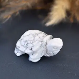 Pierre de Howlite en forme de tortue au bienfaits relaxant, et calmant sur votre mental