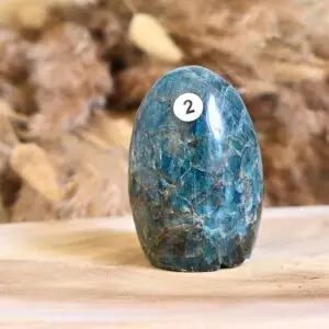 forme libre en apatite bleue dans votre boutique de lithothérapie en ligne mineralissime
