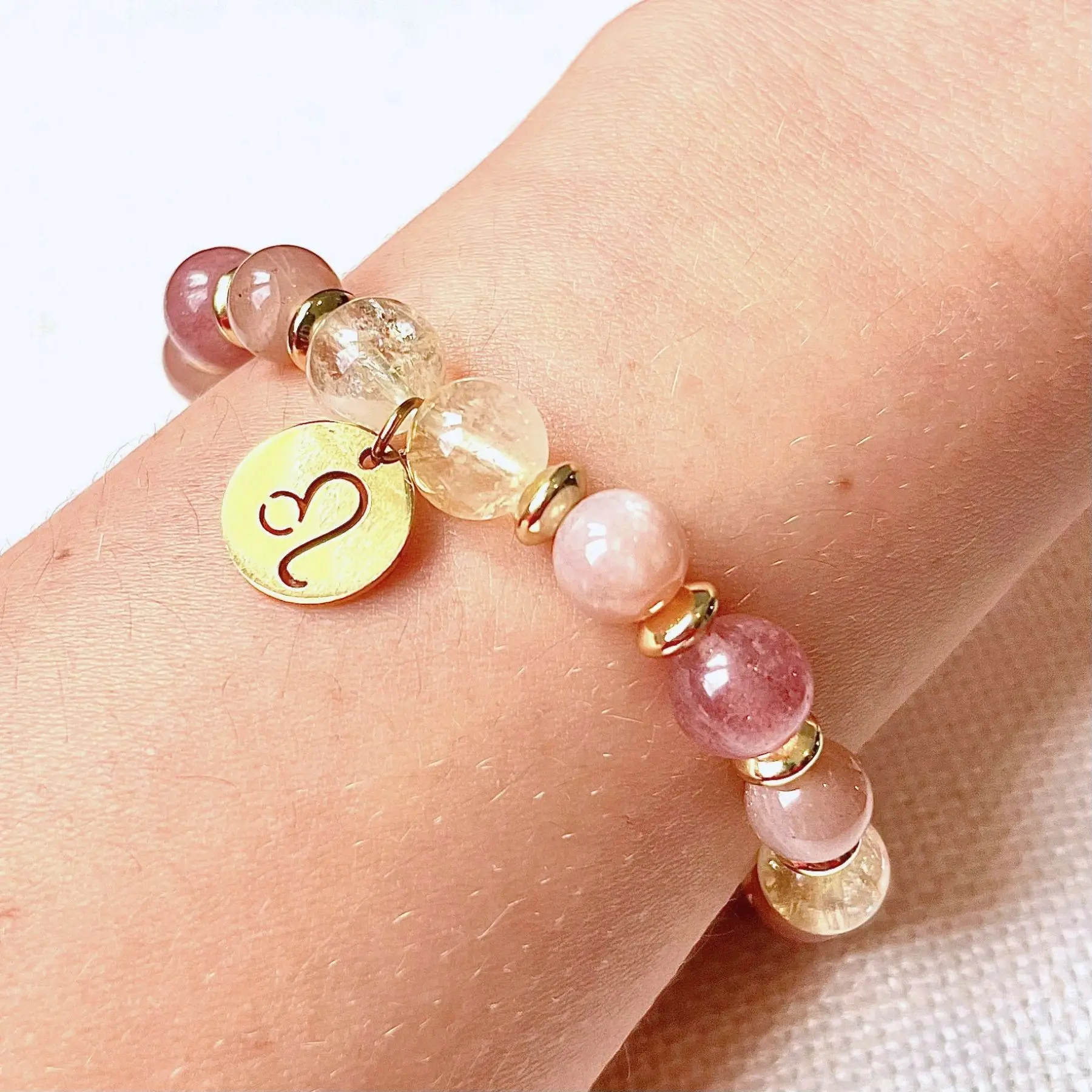 bracelet Lion femme en pierres naturelles 8mm de citrine Quart fraise et pierre de soleil fait main en france