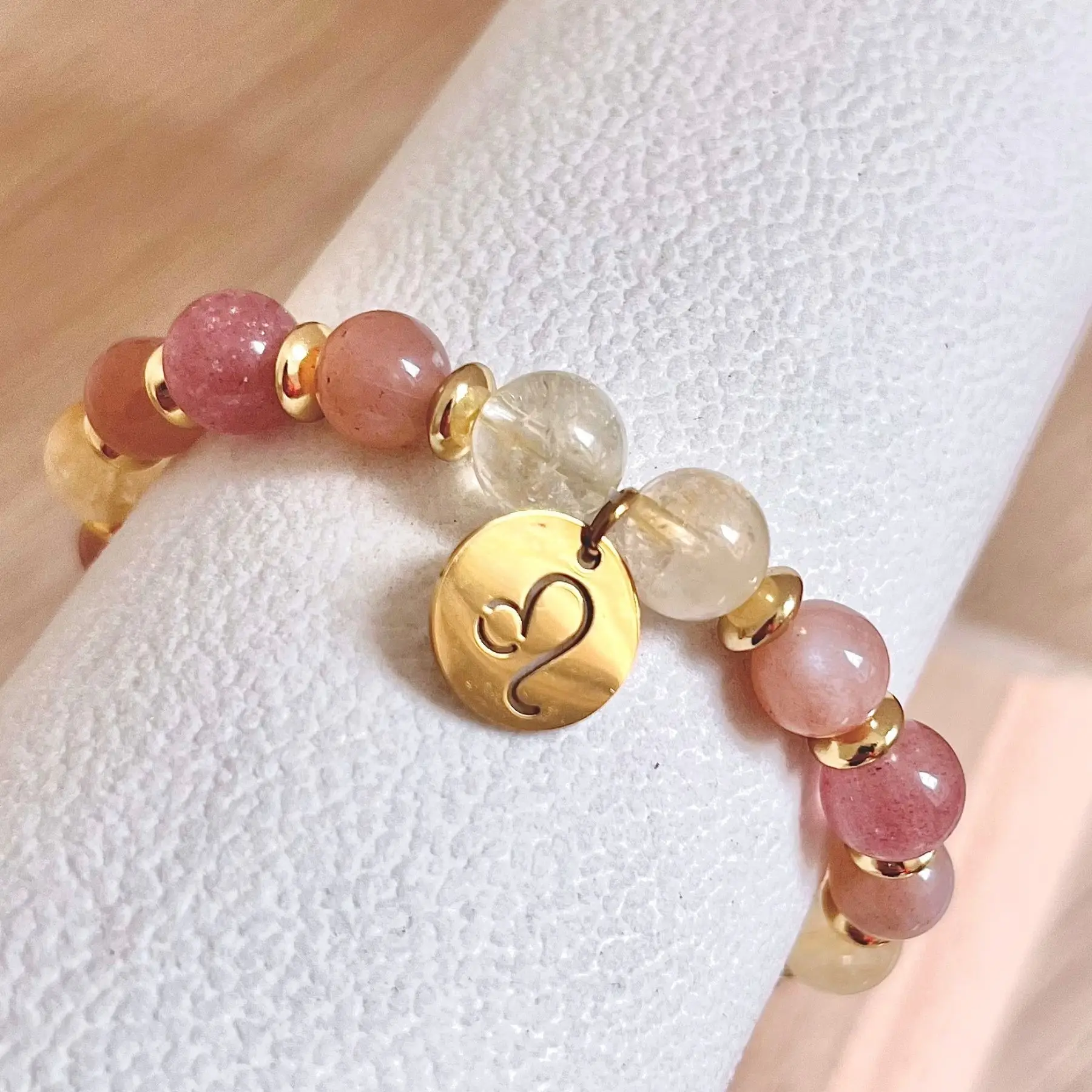 bracelet Lion femme en pierres naturelles 8mm de citrine Quart fraise et pierre de soleil fait main en france