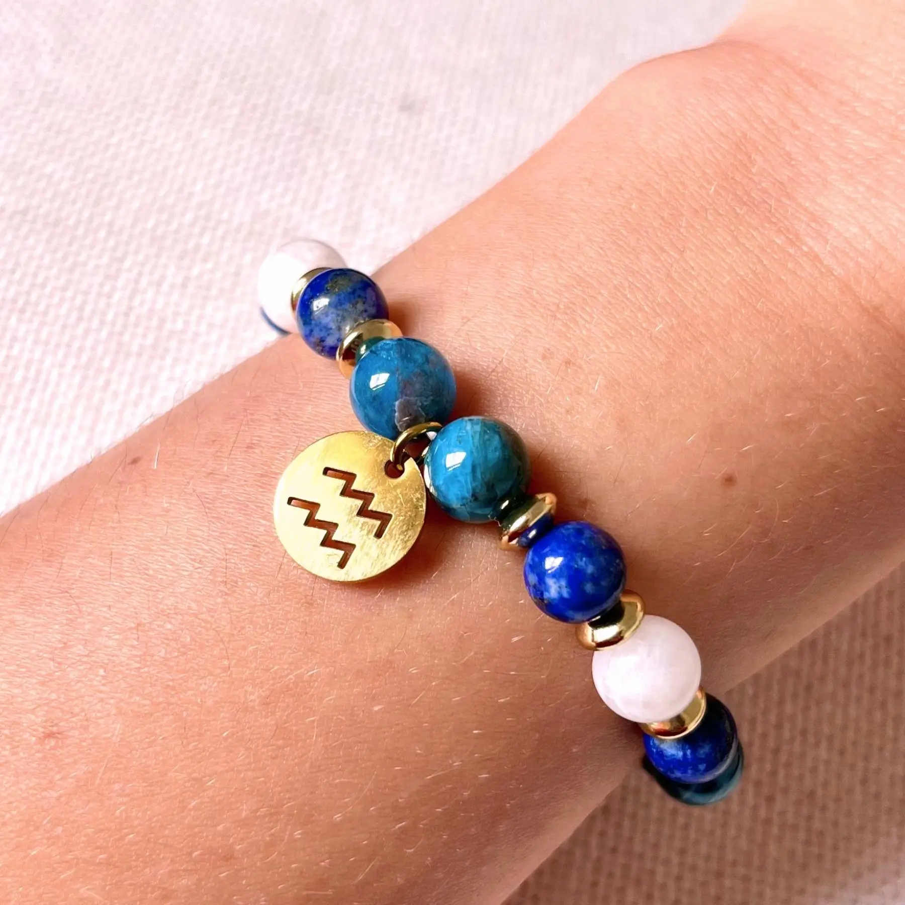 bracelet verseau femme en pierres naturelles 8mm de apatite bleue lapis lazuli et pierre de lune fait main en france