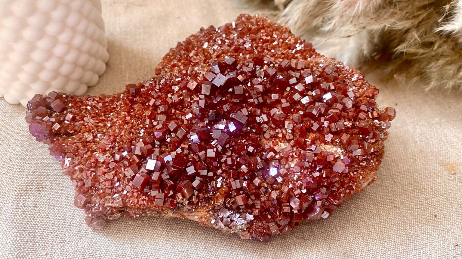 découvrez les vertus et bienfaits de la vanadinite en lithothérapie dans votre boutique de lithothérapie en ligne mineralissime