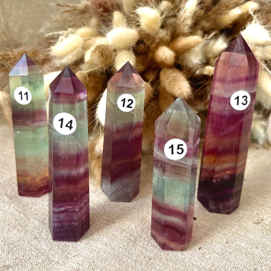 Pointes en fluorite arc en ciel aux bienfait liés à l'assurance, la confiance, la concentration la productivité, la clarté mentale