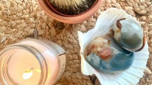 découvrez les méthode de purification et rechargement des pierres et mineraux en lithothérapie dans votre boutique de lithothérapie en ligne mineralissime