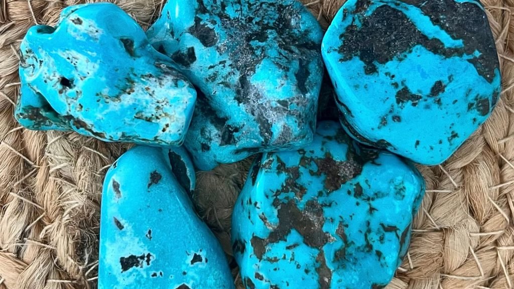 découvrez les vertus et bienfaits des pierres bleues en lithothérapie dans votre boutique de lithothérapie en ligne mineralissime