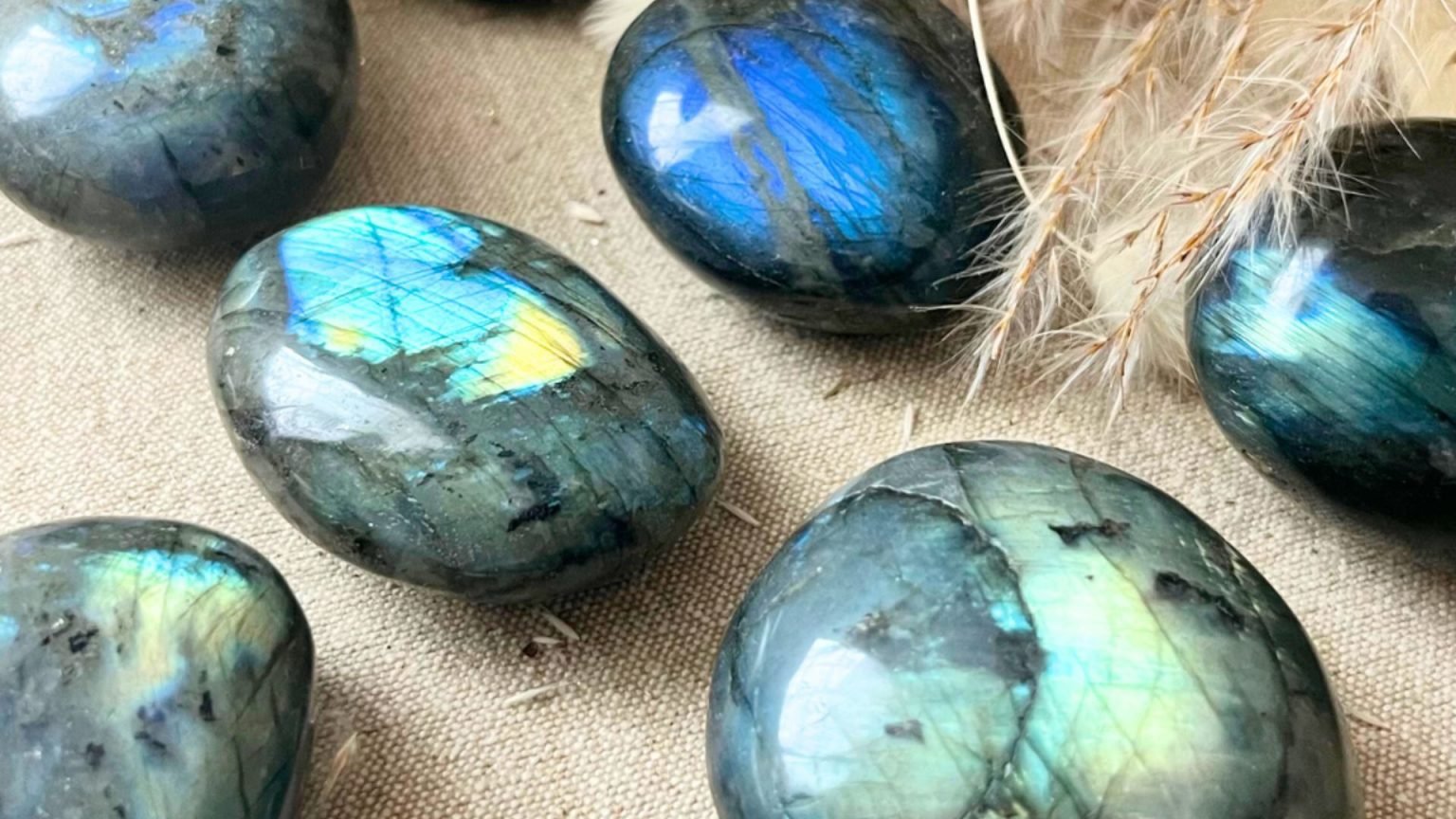 labradorite chez mineralissime votre boutique de lithothérapie en ligne