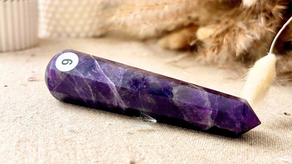 découvrez les vertus et bienfaits de l'améthyste en lithothérapie dans votre boutique de lithothérapie en ligne mineralissime