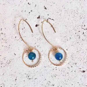 Boucles d'oreilles apatite bleue pierre naturelle aux bienfaits énergétiques vendues par minéralissime