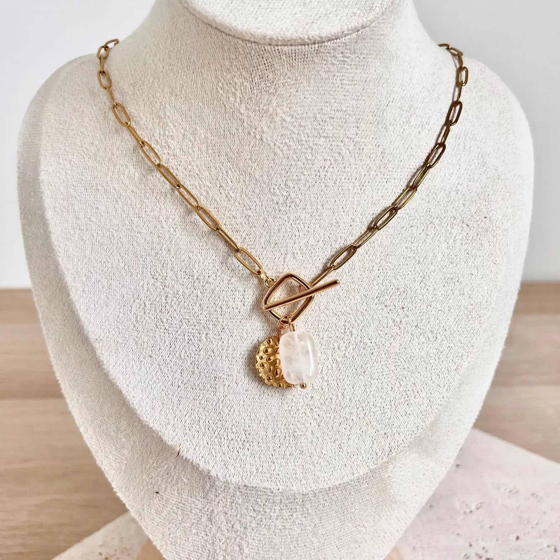 collier cristal de roche pierre naturelle aux bienfaits énergétiques vendues par minéralissime