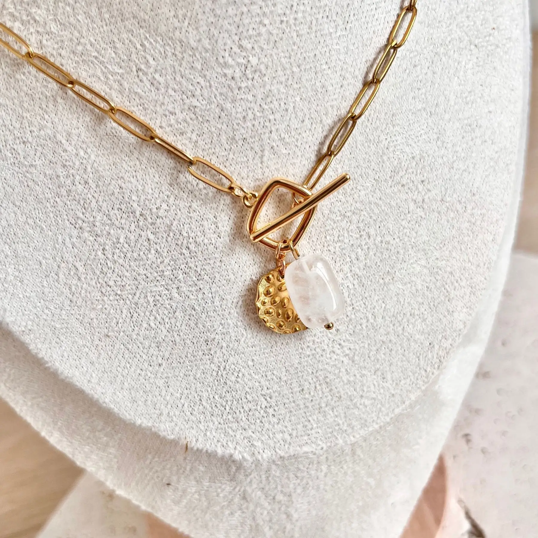 collier cristal de roche pierre naturelle aux bienfaits énergétiques vendues par minéralissime
