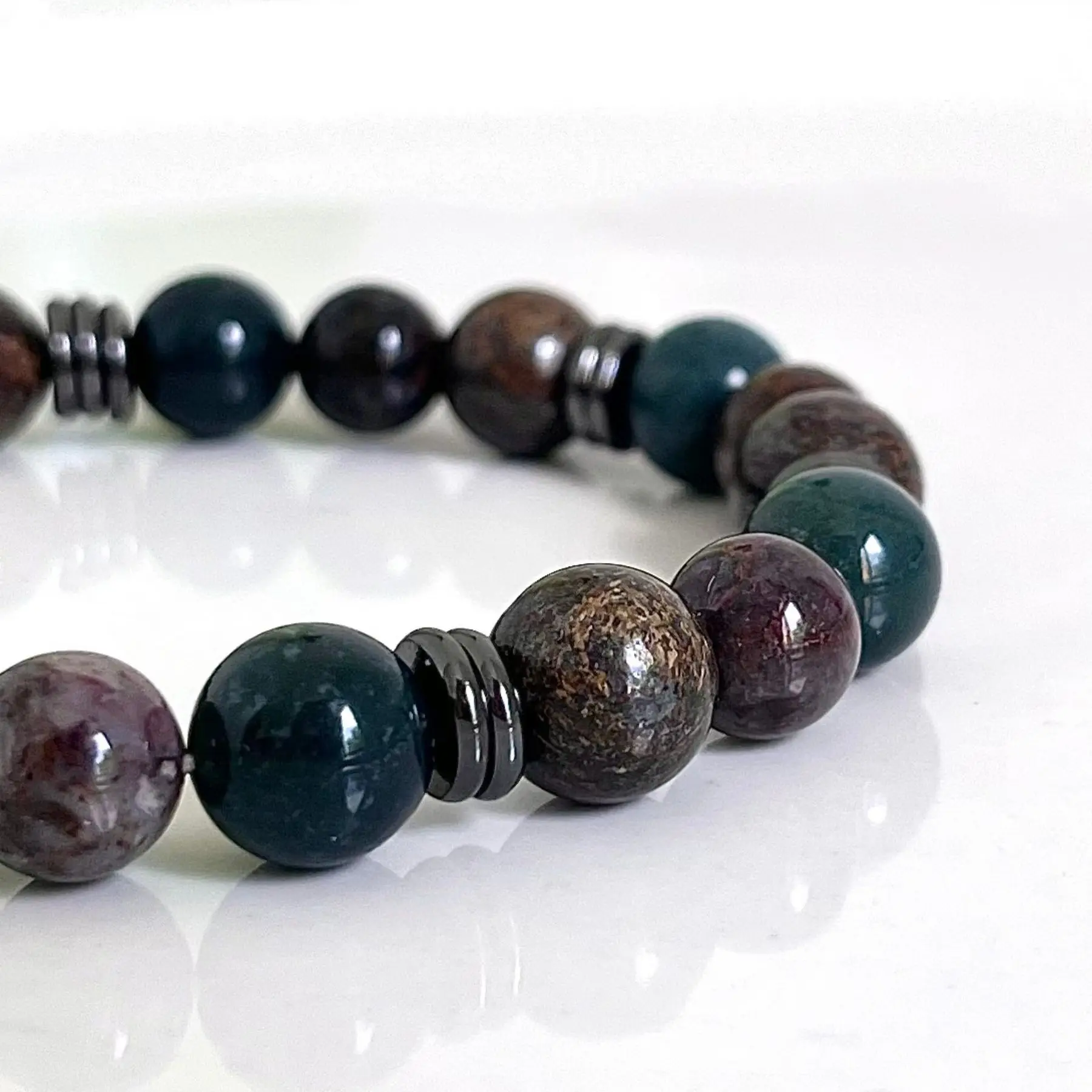 bracelet taureau homme en pierres naturelles 8mm de Pietersite oeil de fer et agate mousse fait main en france