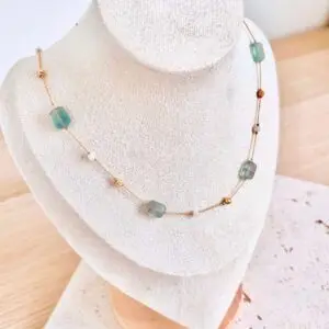 collier pierre de lune et fluorite pierre naturelle bienfaits énergétiques d'intuition, féminité, clarté mentale, sérénité vendu par mineralissime