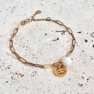 bracelet cancer en pierre naturelle pierre de lune et acier inoxydable. Fait main en france