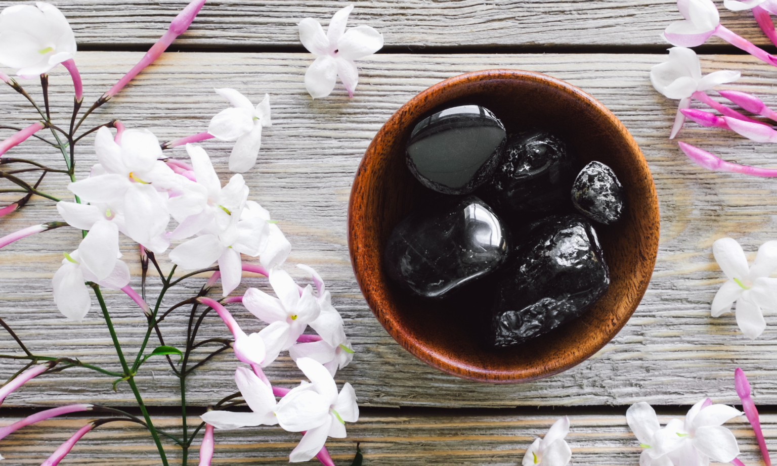l'obsidienne en lithothérapie : tout savoir sur els bienfaits énergétiques de l'obsidienne