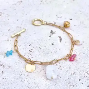 bracelet cristal de roche apatite bleue quartz fraise et nacre. bracelet pierres naturelles fait main en france. Bracelet énergétique vendu par minéralissime