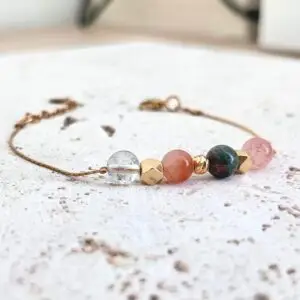 bracelet cristal de roche pierre desoleil et grenat. bracelet pierres naturelles fait main en france. Bracelet énergétique vendu par minéralissime