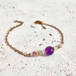 bracelet améthyste. bracelet pierres naturelles fait main en france. Bracelet énergétique vendu par minéralissime