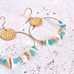 boucles d'oreilles nacre apatite bleu pierres naturelles