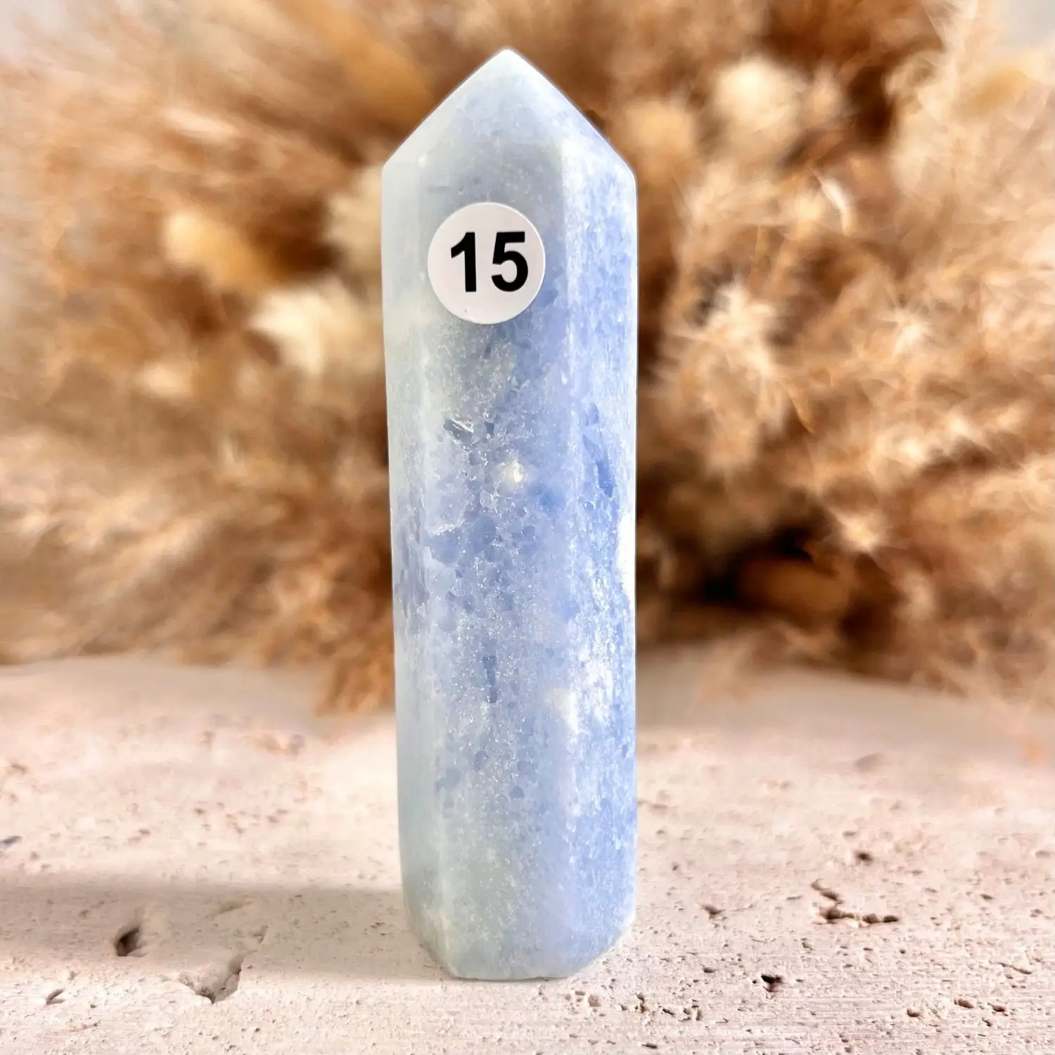 pointe calcite bleue naturelle. Pierre naturelle de haute qualité. pierre naturelle aux bienfaits énergétiques anti stress et pierre de communication