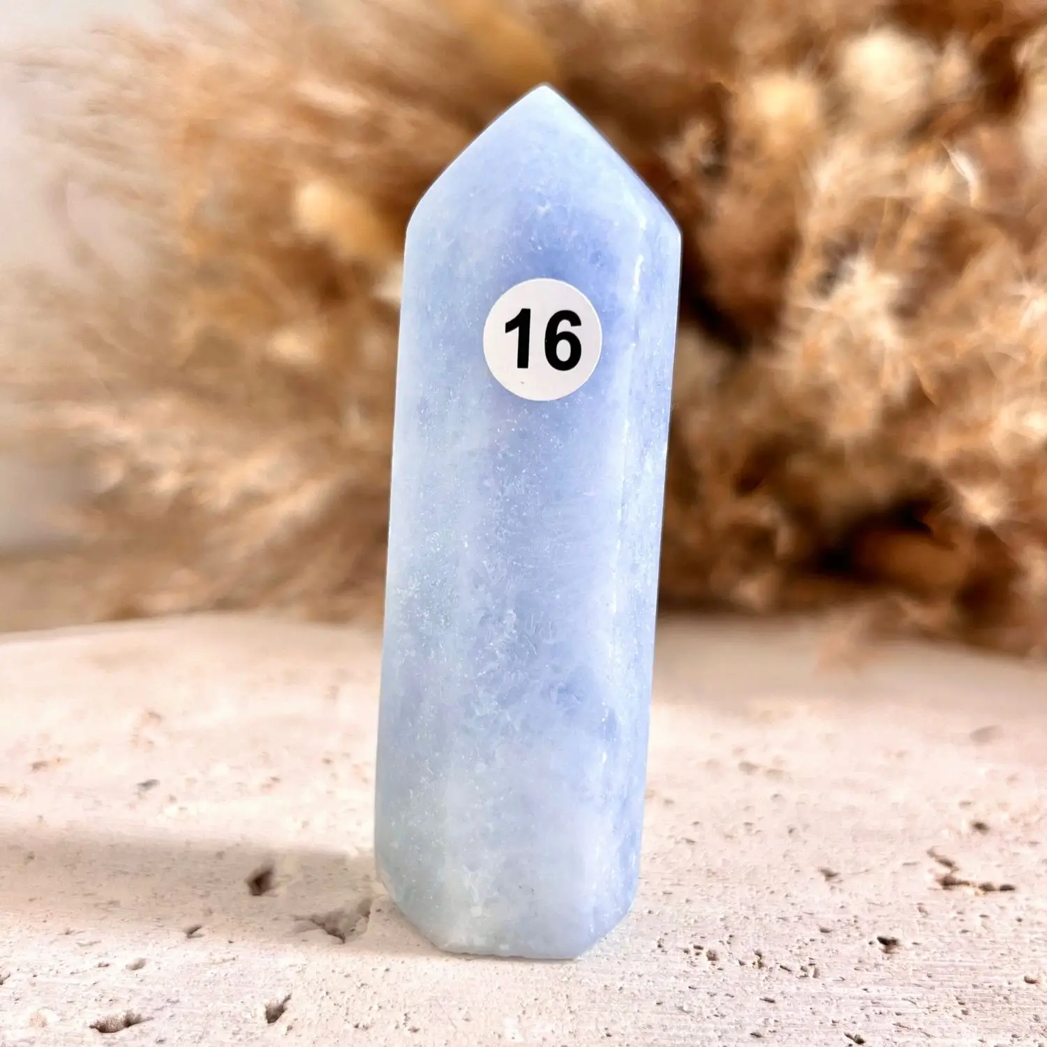 pointe calcite bleue naturelle. Pierre naturelle de haute qualité. pierre naturelle aux bienfaits énergétiques anti stress et pierre de communication