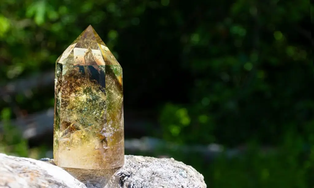 la citrine en lithothérapie : bienfait et propriétés énergétiques