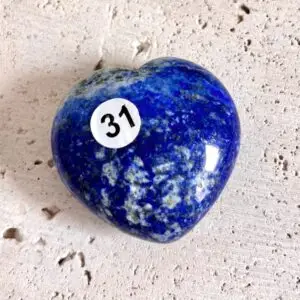 coeur lapis lazuli naturel de haute qualité. Pierre bleue de sagesse de confiance en soi et de vérité