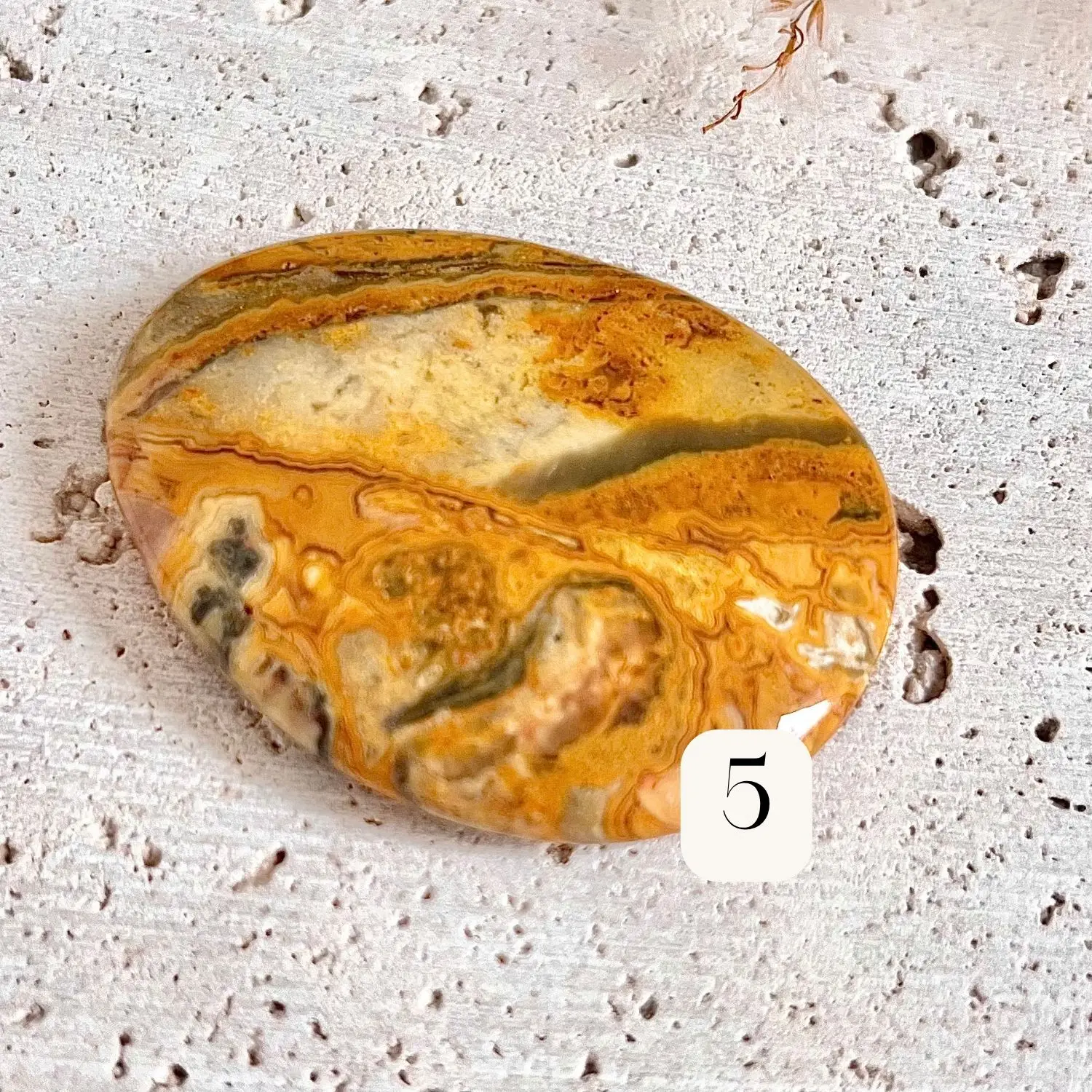 pierre naturelle agate crazy lace aux bienfaits de joie d'abondance et de dynamisme. mineraux de lithothérapie