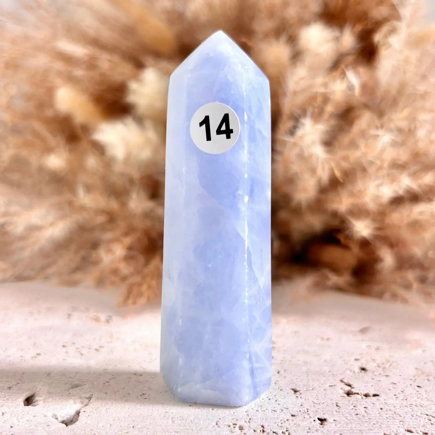 pointe calcite bleue naturelle. Pierre naturelle de haute qualité. pierre naturelle aux bienfaits énergétiques anti stress et pierre de communication