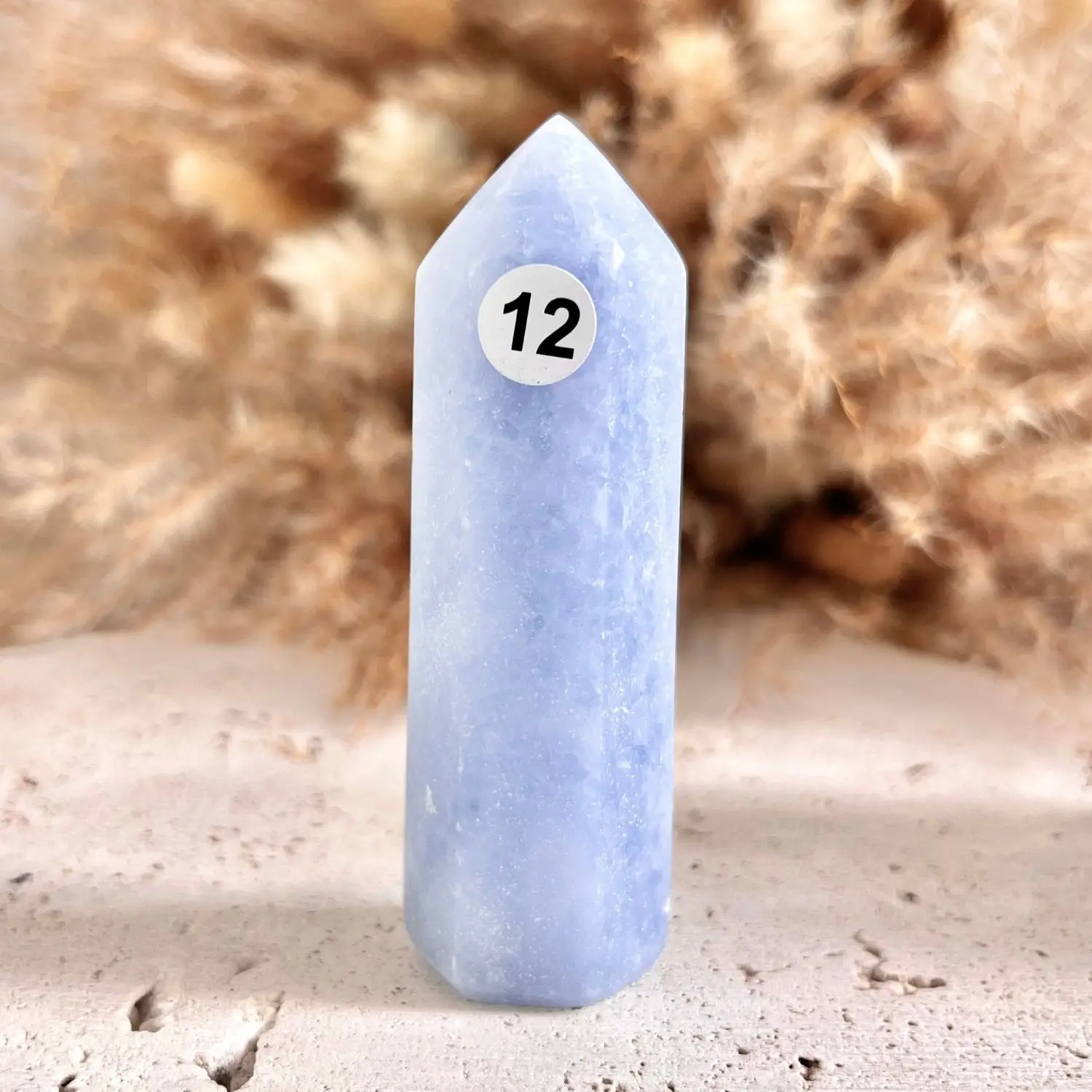 pointe calcite bleue naturelle. Pierre naturelle de haute qualité. pierre naturelle aux bienfaits énergétiques anti stress et pierre de communication